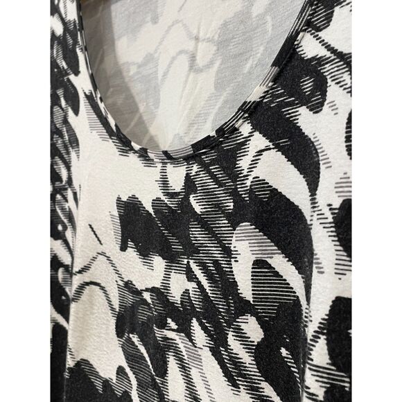 ~ Escada Top 42 US 10/12 Knit Shirt Short Sleeve Gold Logo Scoop ViscoseElastane - Picture 4 of 16